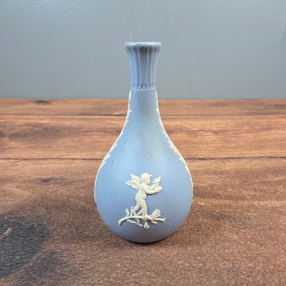 Wedgwood Bud Vase Home Decor 5.5in Blue Excellent Jasperware Cherub Neoclassical